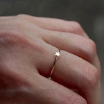 Single star gold ring