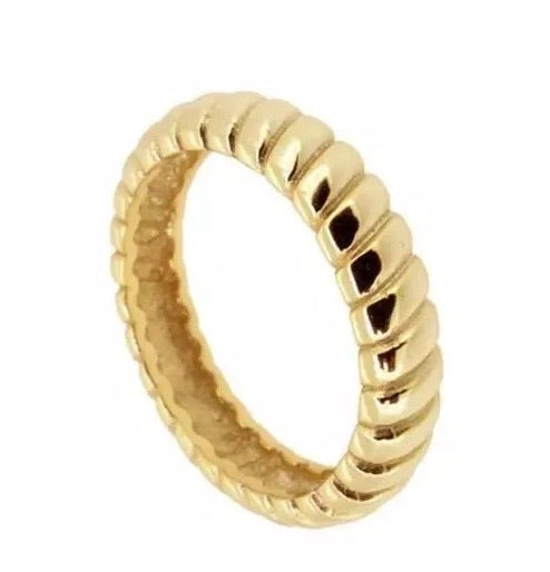 Ring twist thin gold